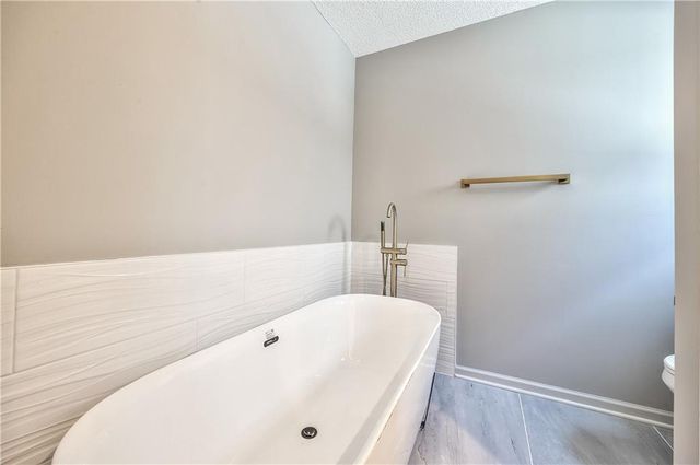 4512 W 90th Street, Prairie Village, KS 66207