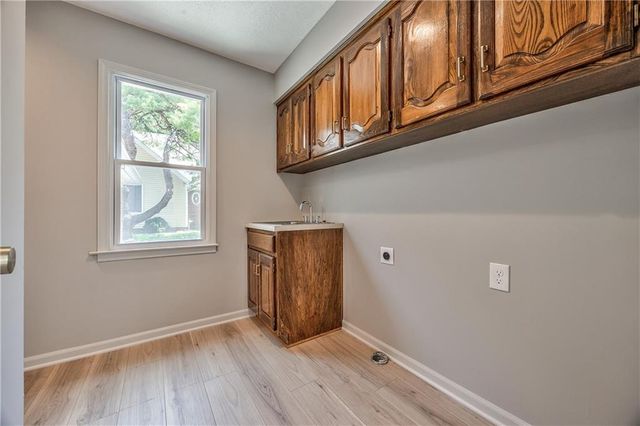 4512 W 90th Street, Prairie Village, KS 66207