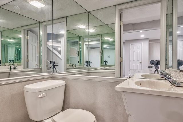 4512 W 90th Street, Prairie Village, KS 66207