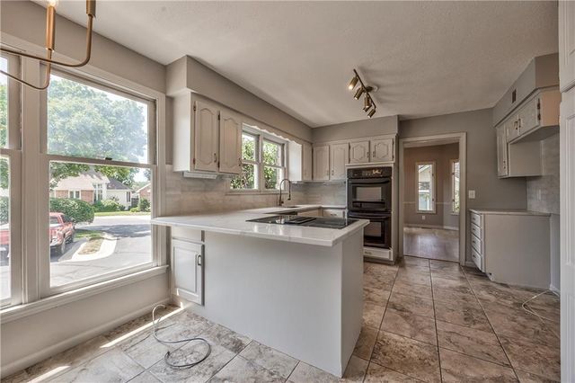 4512 W 90th Street, Prairie Village, KS 66207