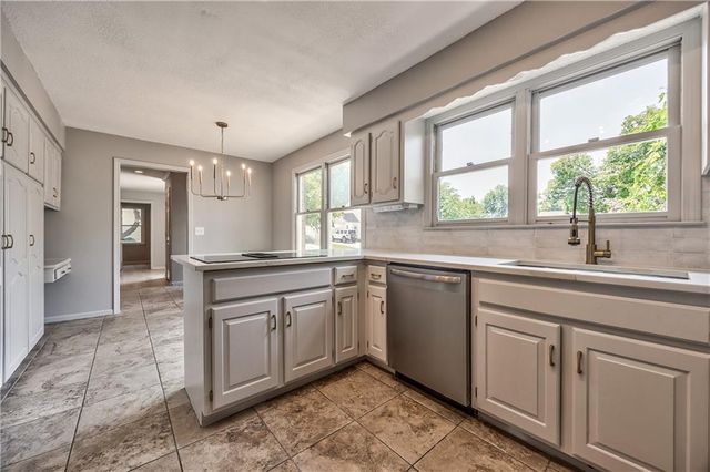 4512 W 90th Street, Prairie Village, KS 66207