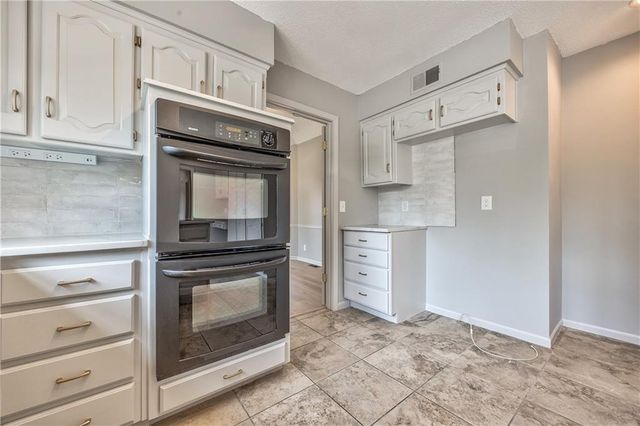 4512 W 90th Street, Prairie Village, KS 66207