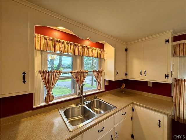 305 Stanton Drive, Dewitt, NY 13214