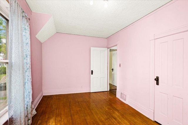 2424 W 7th Street, Duluth, MN 55806