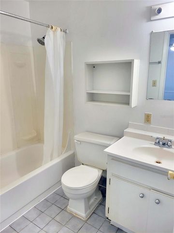 914 SW 8TH AVENUE 26, Gainesville, FL 32601