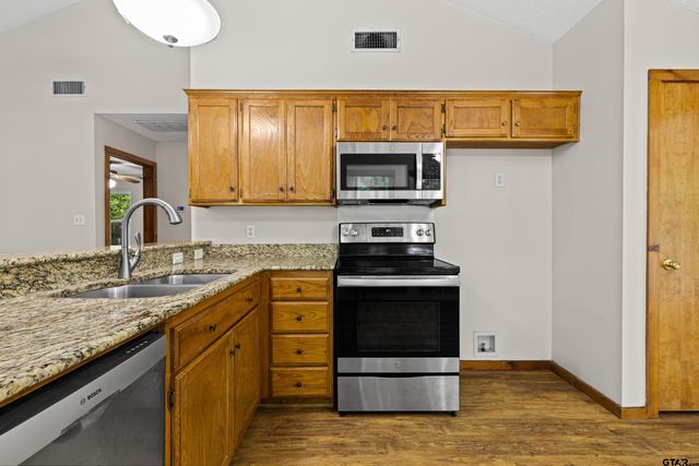 274 Wildwood Trail, Holly Lake Ranch, TX 75765