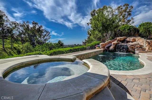 26586 Via Noveno, Mission Viejo, CA 92691