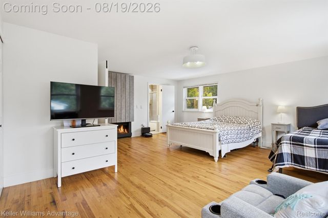 24560 Knollwood Street, Novi, MI 48375