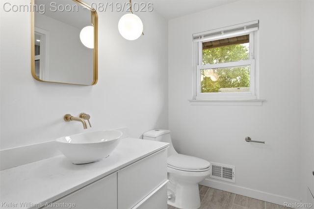 24560 Knollwood Street, Novi, MI 48375