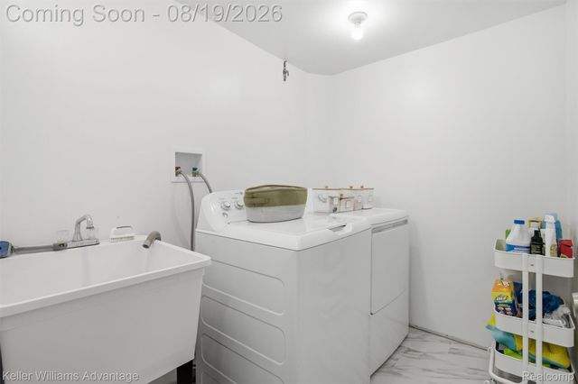 24560 Knollwood Street, Novi, MI 48375