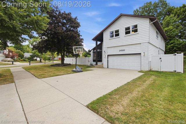 24560 Knollwood Street, Novi, MI 48375