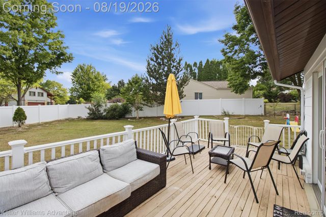 24560 Knollwood Street, Novi, MI 48375