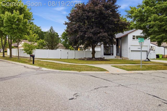 24560 Knollwood Street, Novi, MI 48375