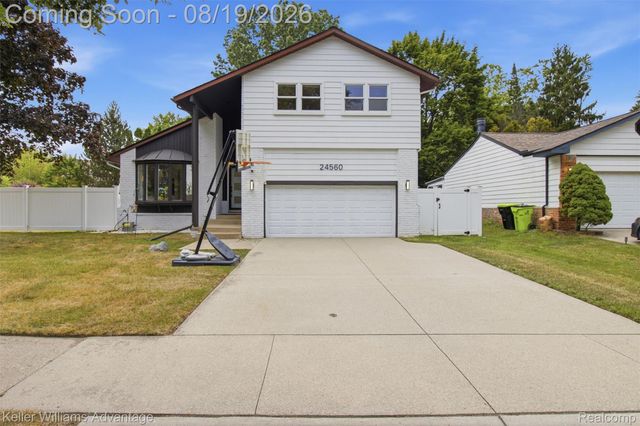24560 Knollwood Street, Novi, MI 48375