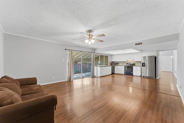 1805 Haymeadow, Carrollton, TX 75007