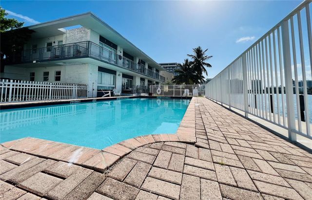 946 Bay Dr 4, Miami Beach, FL 33141
