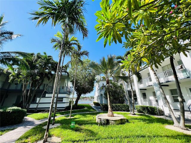 946 Bay Dr 4, Miami Beach, FL 33141