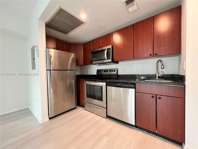 946 Bay Dr 4, Miami Beach, FL 33141