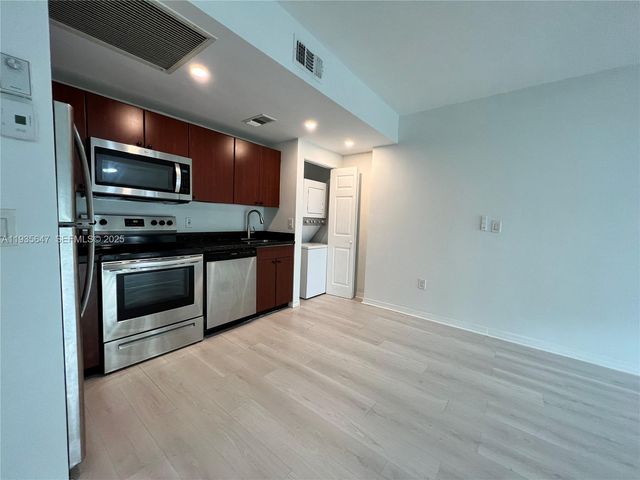 946 Bay Dr 4, Miami Beach, FL 33141