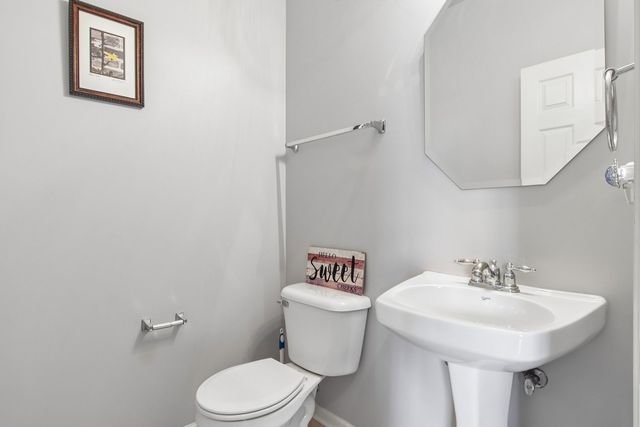 105 Station Park Circle, Grayslake, IL 60030