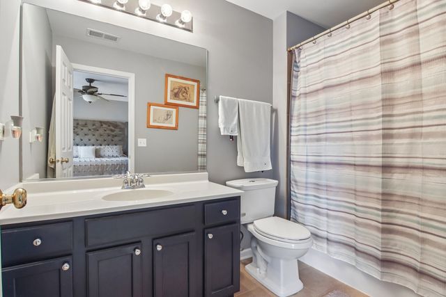 105 Station Park Circle, Grayslake, IL 60030