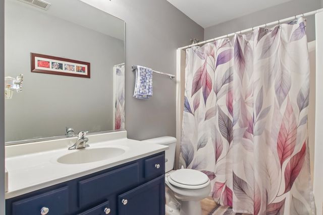 105 Station Park Circle, Grayslake, IL 60030