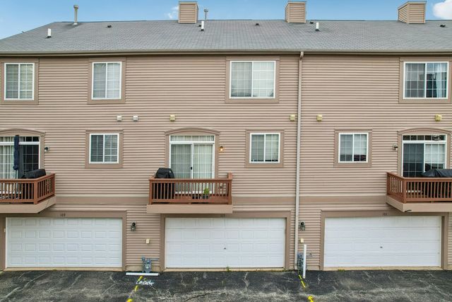 105 Station Park Circle, Grayslake, IL 60030