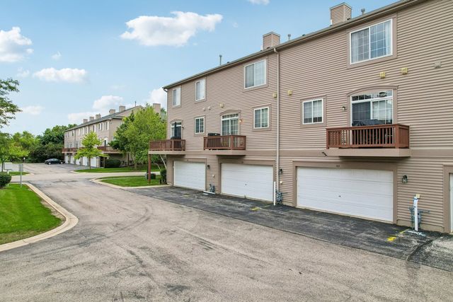 105 Station Park Circle, Grayslake, IL 60030
