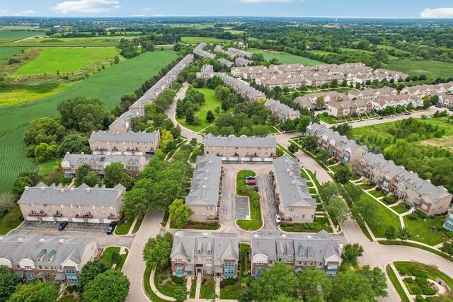 105 Station Park Circle, Grayslake, IL 60030