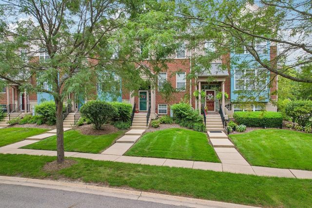 105 Station Park Circle, Grayslake, IL 60030