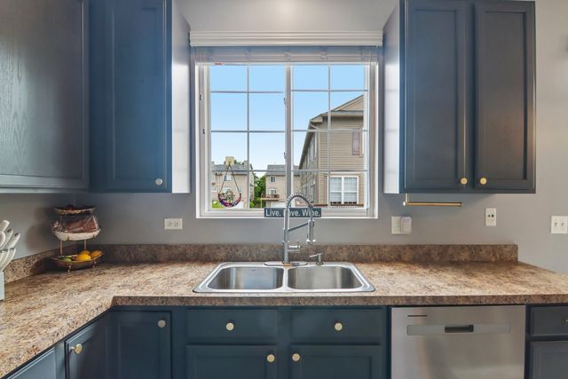 105 Station Park Circle, Grayslake, IL 60030