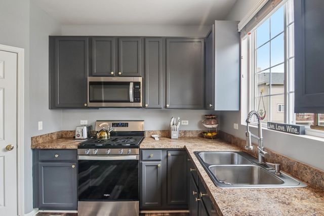 105 Station Park Circle, Grayslake, IL 60030