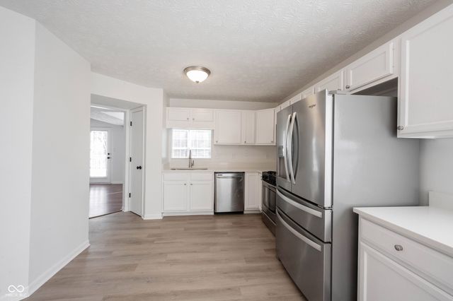 6745 Wimbledon Drive, Zionsville, IN 46077