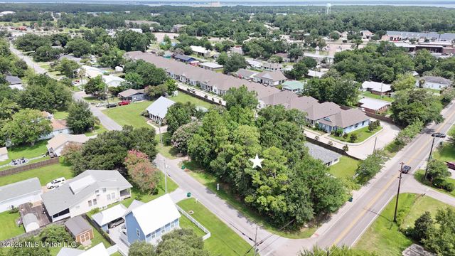 Demontluzin Avenue, Bay Saint Louis, MS 39520