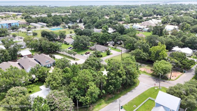 Demontluzin Avenue, Bay Saint Louis, MS 39520