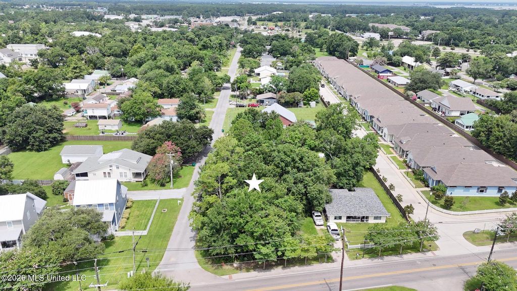 Demontluzin Avenue, Bay Saint Louis, MS 39520