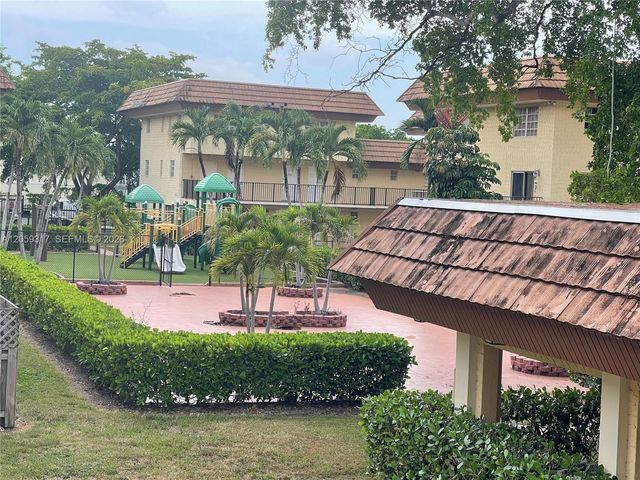 8600 SW 109th Ave 4-220, Miami, FL 33173