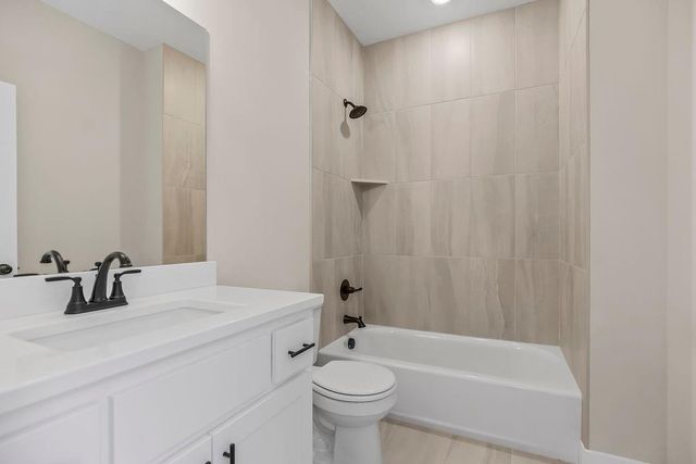 2305 LARKSPUR Lane, Kearney, MO 64060