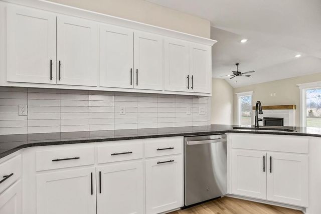 2305 LARKSPUR Lane, Kearney, MO 64060