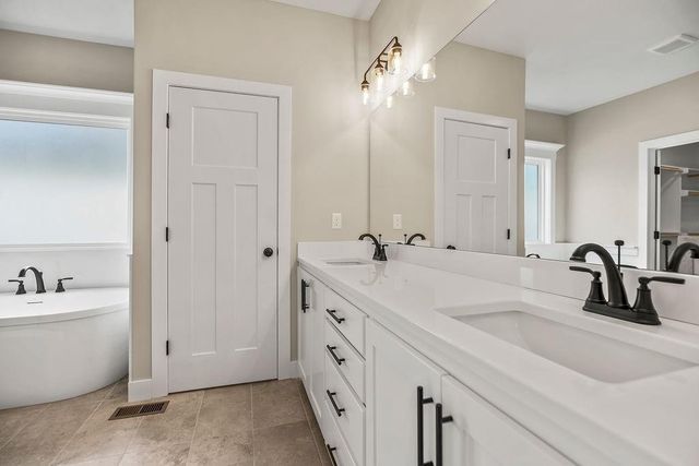 2305 LARKSPUR Lane, Kearney, MO 64060