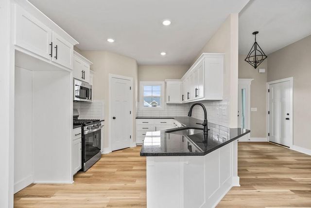 2305 LARKSPUR Lane, Kearney, MO 64060