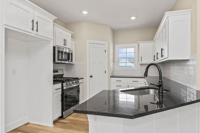 2305 LARKSPUR Lane, Kearney, MO 64060