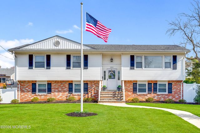 1304 W Magnolia Avenue, Sea Girt, NJ 08750