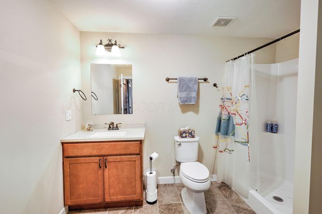 3806 Apple Valley Drive, Howard, OH 43028