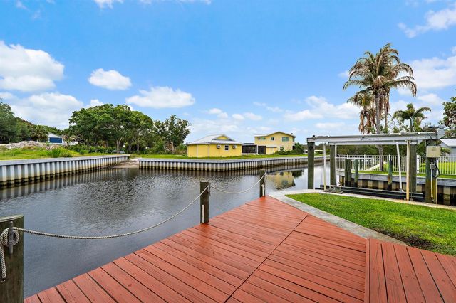 715 SW Rustic Circle, Stuart, FL 34997
