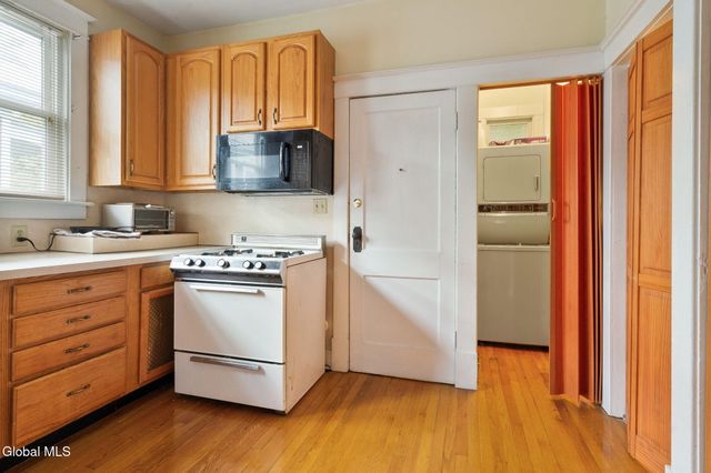 685 Myrtle Avenue, Albany, NY 12208