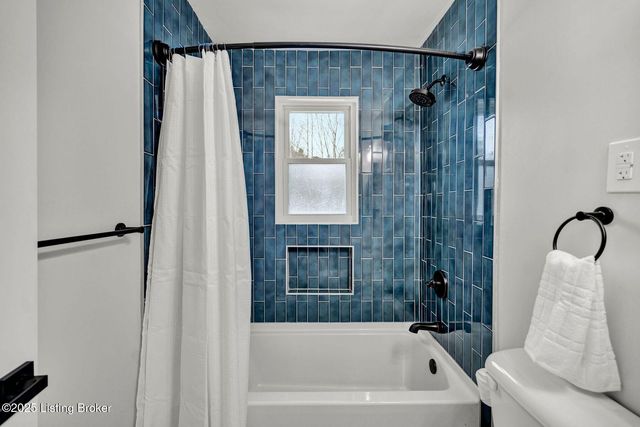 6100 Toebbe Ln, Louisville, KY 40229