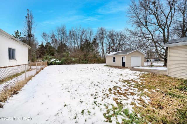 6100 Toebbe Ln, Louisville, KY 40229