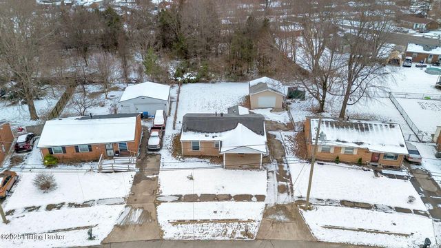 6100 Toebbe Ln, Louisville, KY 40229