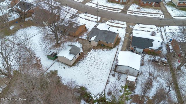 6100 Toebbe Ln, Louisville, KY 40229